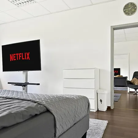 Gruppen Oase Kino, Billardtisch & 17 Betten Lägenhet München