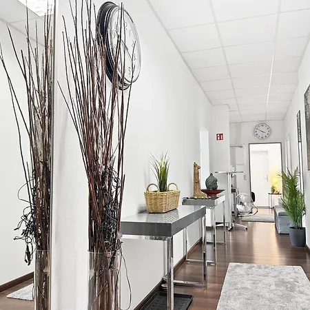 Apartment Group Oasis In Cinema, Pool Table, 17 Beds