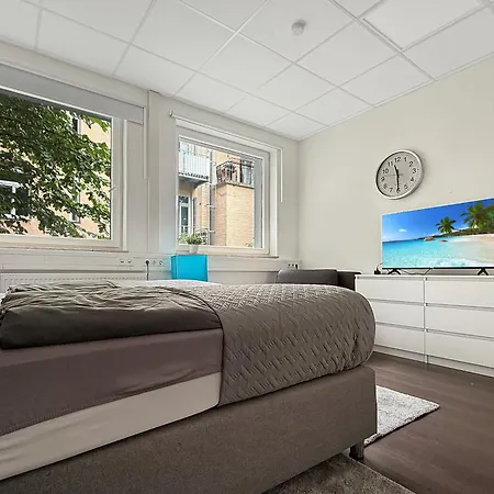 Group Oasis In Cinema, Pool Table, 17 Beds Apartment