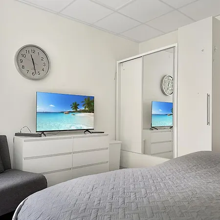 Group Oasis In Cinema, Pool Table, 17 Beds Apartment