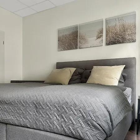 Apartment Group Oasis In Cinema, Pool Table, 17 Beds