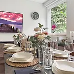 Gruppen Oase Kino, Billardtisch & 17 Betten ميونيخ