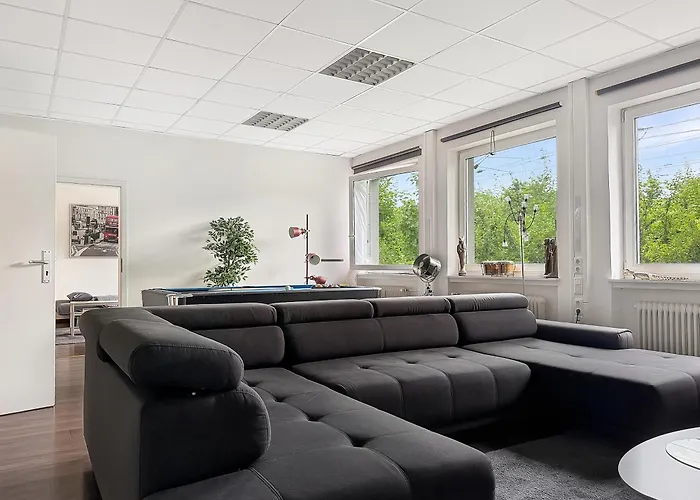 Appartement Gruppen Oase Kino, Billardtisch & 17 Betten München